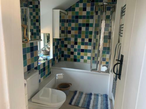 Amazing 3-bed Cottage In Llanfair With Ocean Views