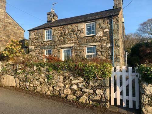 Amazing 3-bed Cottage In Llanfair With Ocean Views