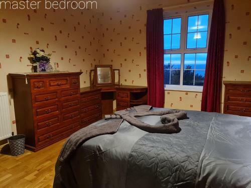 Stunning Sea View Immaculate 4-bed Family House