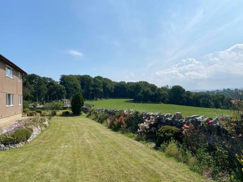 Massive Enclosed Garden & Stunning Views St Asaph