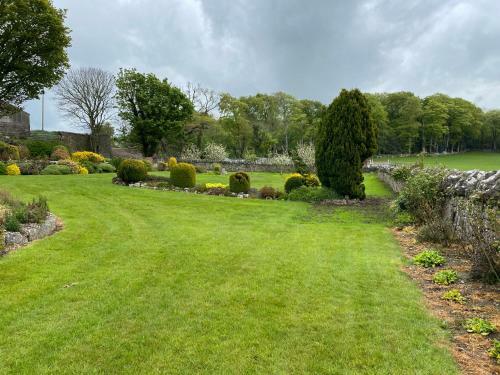 Massive Enclosed Garden & Stunning Views St Asaph