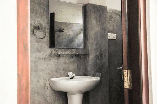 Bed & Breakfast Gem Light Guest House Hikkaduwa
