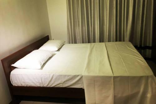 One Bed Room Apartment With Living And Kitchen