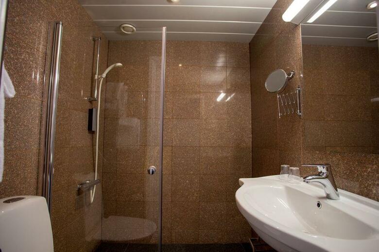 Crystal Plaza Hotel