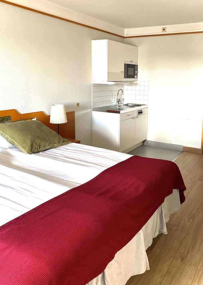 Hotel New World