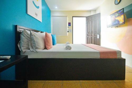 Sans Hotel At Rana Cebu - Vaccinated Staff