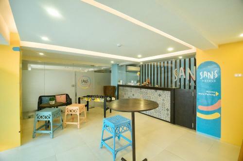 Sans Hotel At Rana Cebu - Vaccinated Staff