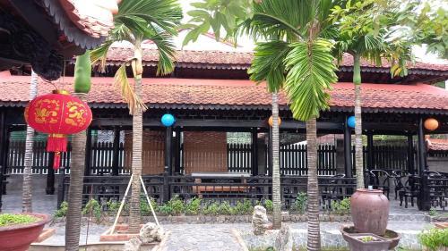 Villa Nh� C? Di�n S?n (Dien Son Ancient House)