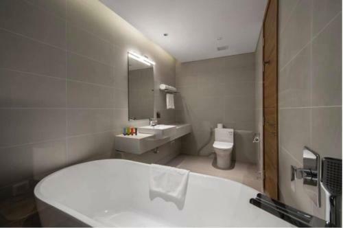 Villa *bom Homes* Flamingo Cat Ba Resort