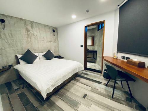 Bed & Breakfast The Upstairs Homestay