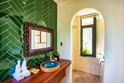 New & Stylish 5bdr Villa With Pool, Karaoke Room, Bbq