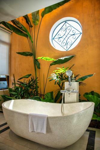 New & Stylish 5bdr Villa With Pool, Karaoke Room, Bbq
