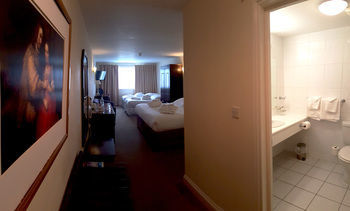 Skylark Hotel