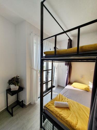 Hostal Aki ? Hostel
