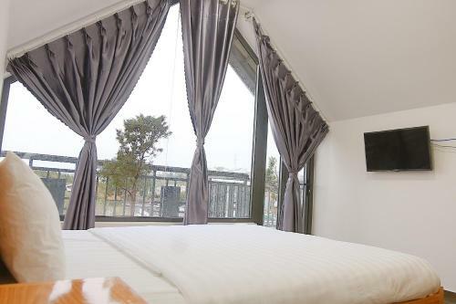??ng Ti?n Hotel ?� L?t