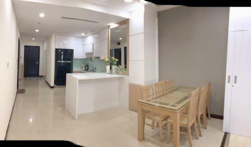 Asahi Luxstay - Royal City Apartment