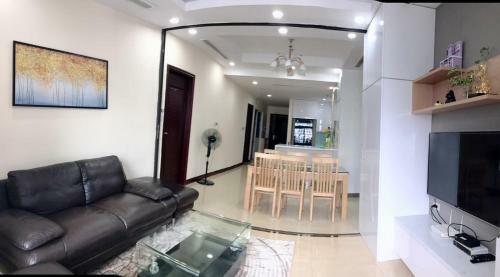 Asahi Luxstay - Royal City Apartment