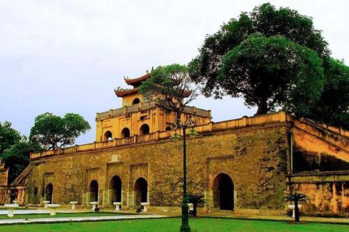 Luxury 2brs Apartment?lakeside?bigbalcony?fullfacilities?hottub