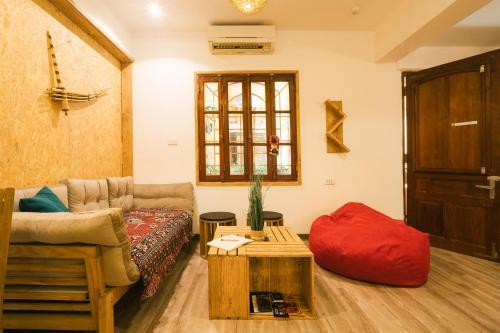 Apartamento Lotushomestayhanoi - Wood & White
