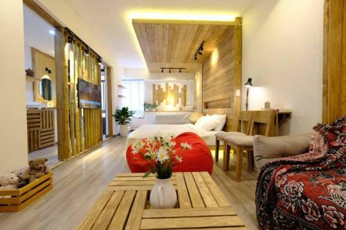 Apartamento Lotushomestayhanoi - Wood & White