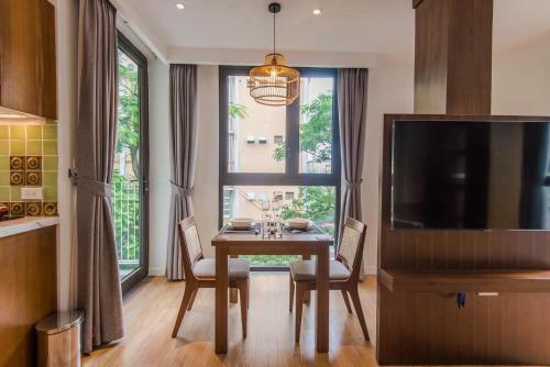 Lovely Apartment / Luxury / 81 Linh Lang