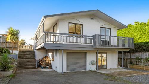Kapiti Views - Waikanae Beach Holiday Home