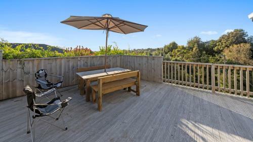 Kapiti Views - Waikanae Beach Holiday Home