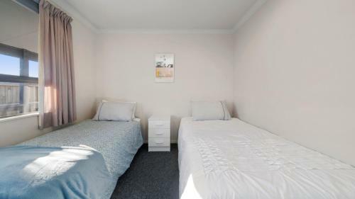 Kapiti Views - Waikanae Beach Holiday Home