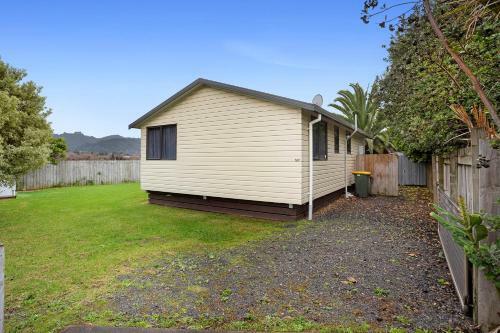 Relax Cabin - Waihi Beach Holiday Home