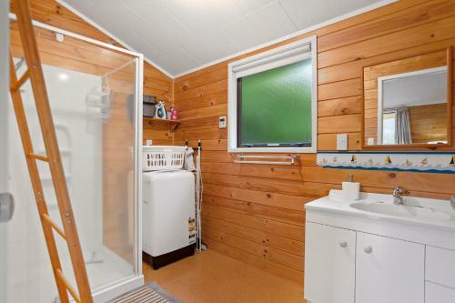 Relax Cabin - Waihi Beach Holiday Home