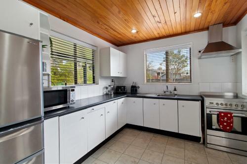 Fun Time On Dillon - Waihi Beach Holiday Home