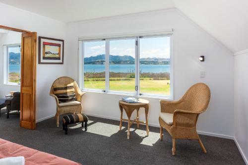 Sunset Sands - Light And Lofty, Seascape Views, Great For Families!