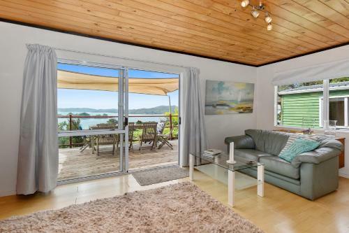 Bach And Relax - Oakura Holiday Home