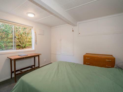 Bach On Pipi - Whangamata Holiday Home