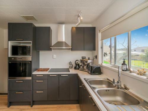 Bach On Pipi - Whangamata Holiday Home