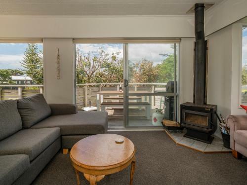 Bach On Pipi - Whangamata Holiday Home