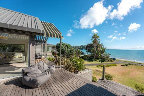 Oneroa Beachfront Apartment