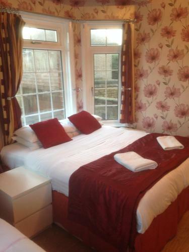 Hostal The Bridge House