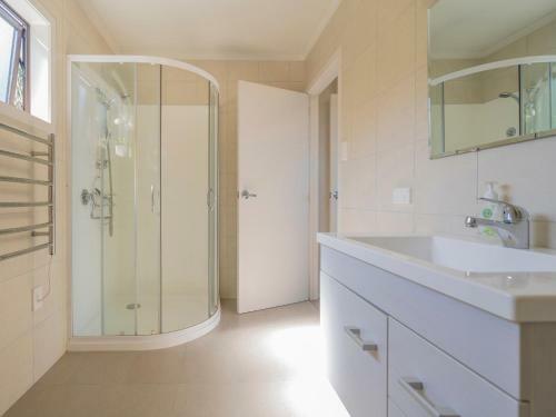 Paradise By The Beach - Simpson's Beach Holiday Home
