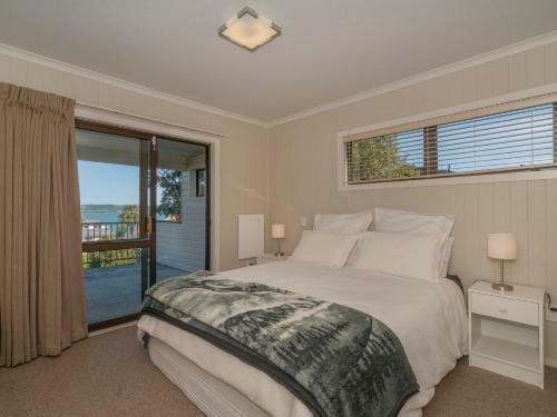 Paradise By The Beach - Simpson's Beach Holiday Home