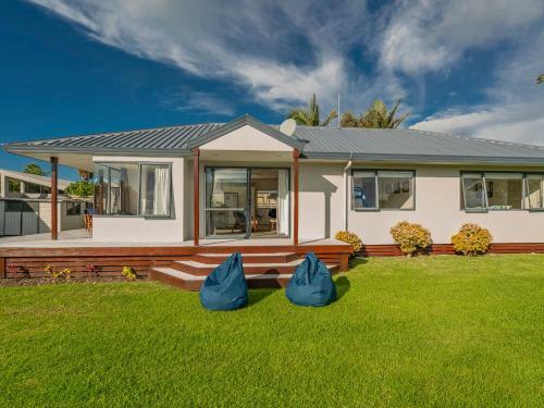 Sunlight Bach - Whitianga Holiday Home
