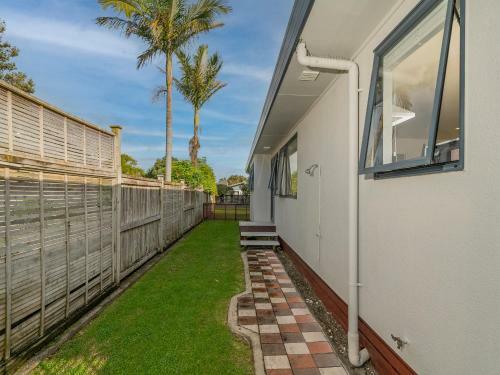 Sunlight Bach - Whitianga Holiday Home