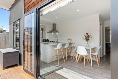 The Beach Base - Mount Maunganui Holiday Home
