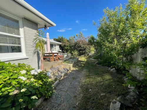 Palm And Fruit Tree Haven, With Spacious Outdoor Areas, In Central Mount.