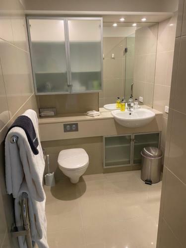 Apartamento Oxleys One Bedroom Harbour Views