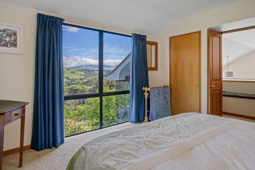 Sun Baked Akaroa Views - Akaroa Holiday Home