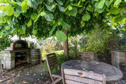 Sun Baked Akaroa Views - Akaroa Holiday Home