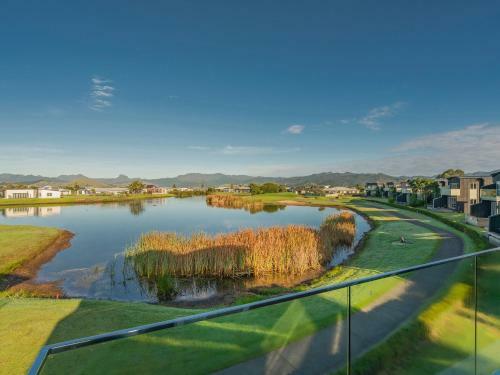 Matarangi Villa On Golf Course - Matarangi Holiday Home