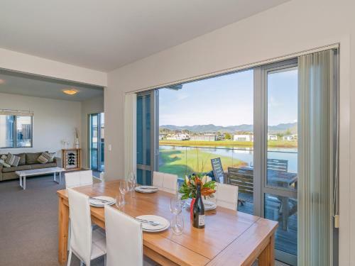 Matarangi Villa On Golf Course - Matarangi Holiday Home