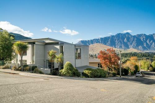 Lomond Retreat - Near Cbd Executive Apartment